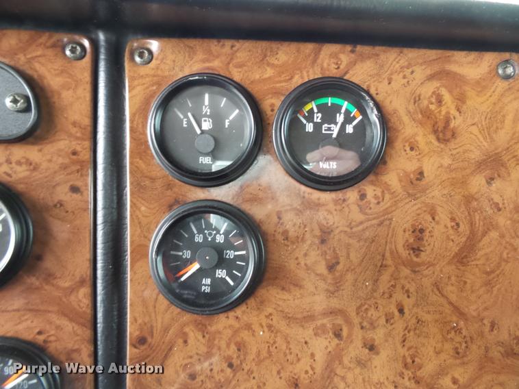 image for item K3446 2005 Peterbilt 378 semi truck