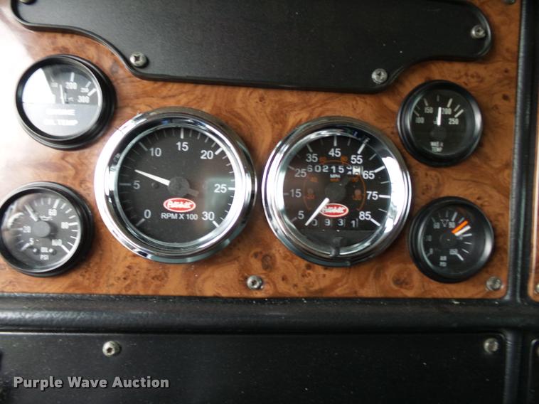 image for item K3446 2005 Peterbilt 378 semi truck