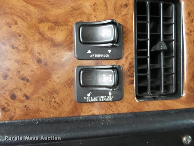 image for item K3446 2005 Peterbilt 378 semi truck