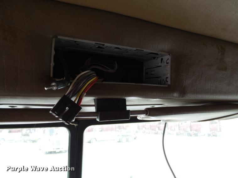 image for item K3446 2005 Peterbilt 378 semi truck