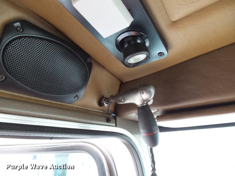 image for item K3446 2005 Peterbilt 378 semi truck