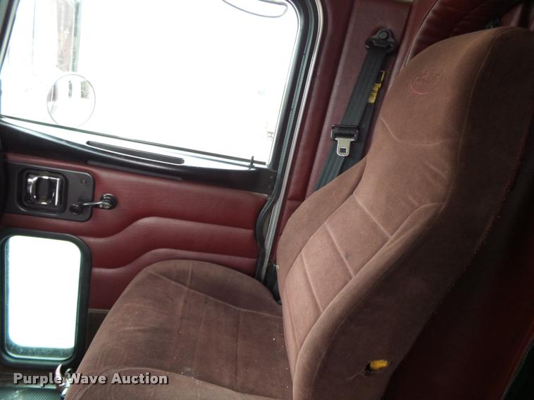 image for item K3446 2005 Peterbilt 378 semi truck