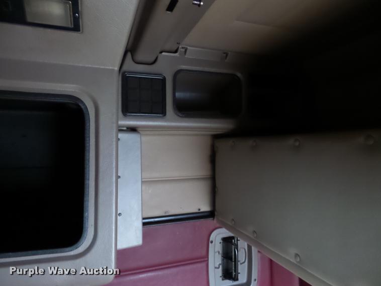 image for item K3446 2005 Peterbilt 378 semi truck