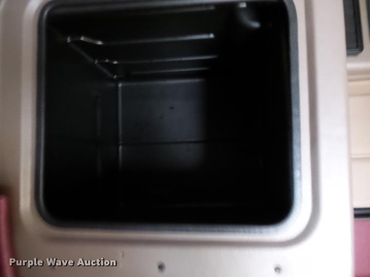 image for item K3446 2005 Peterbilt 378 semi truck