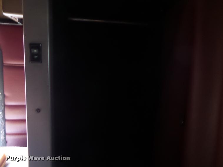 image for item K3446 2005 Peterbilt 378 semi truck