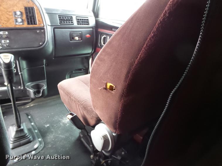 image for item K3446 2005 Peterbilt 378 semi truck