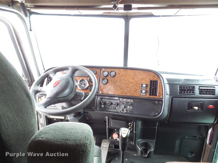 image for item K3446 2005 Peterbilt 378 semi truck