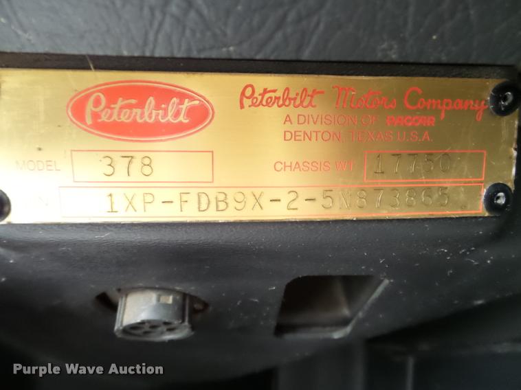 image for item K3446 2005 Peterbilt 378 semi truck