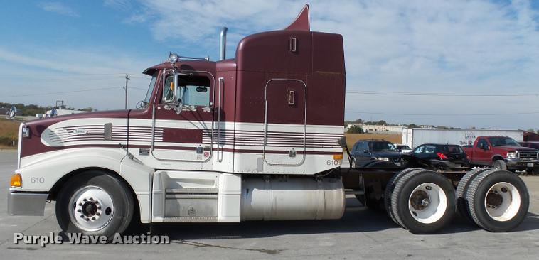 image for item K3449 1998 Peterbilt 377 semi truck