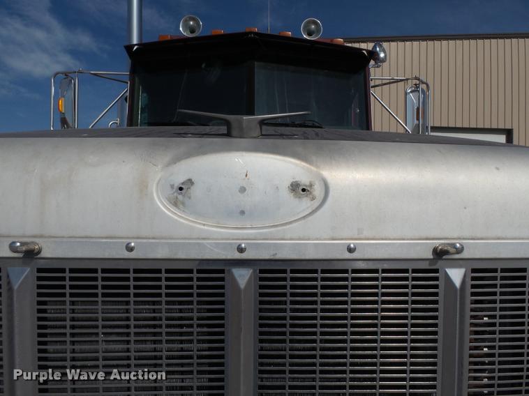 image for item K3449 1998 Peterbilt 377 semi truck