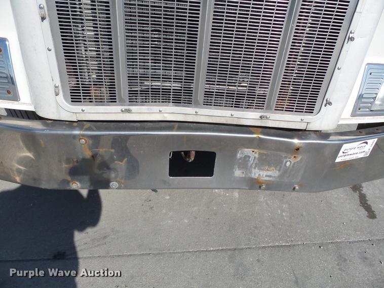 image for item K3449 1998 Peterbilt 377 semi truck