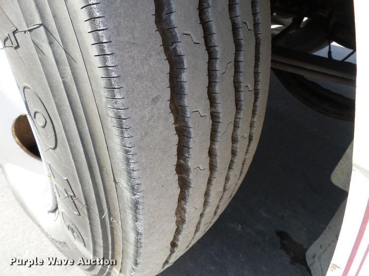 image for item K3449 1998 Peterbilt 377 semi truck