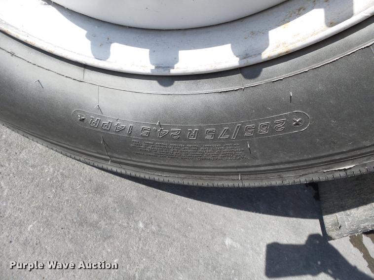 image for item K3449 1998 Peterbilt 377 semi truck