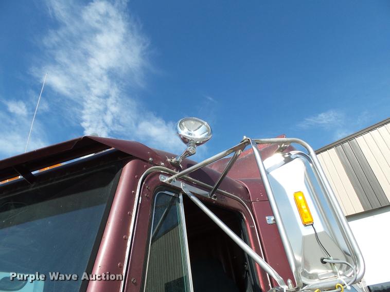 image for item K3449 1998 Peterbilt 377 semi truck