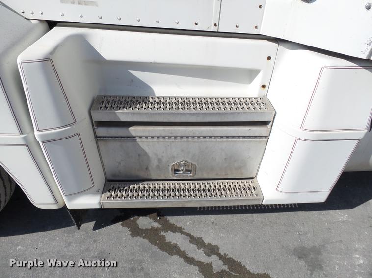 image for item K3449 1998 Peterbilt 377 semi truck