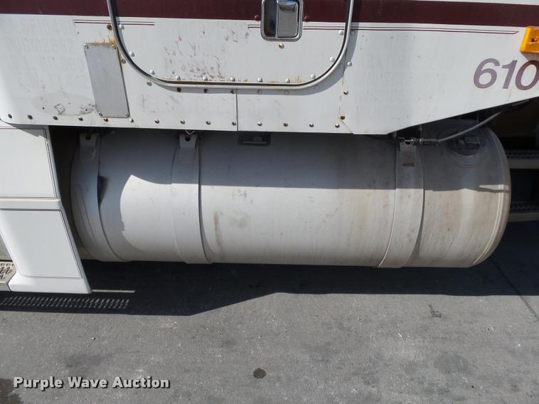 image for item K3449 1998 Peterbilt 377 semi truck