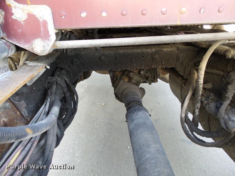 image for item K3449 1998 Peterbilt 377 semi truck