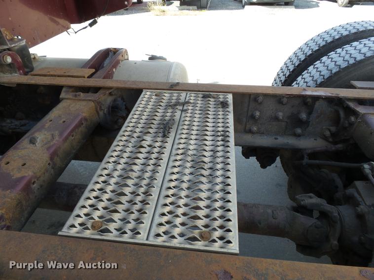 image for item K3449 1998 Peterbilt 377 semi truck