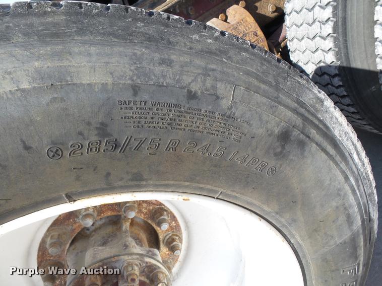 image for item K3449 1998 Peterbilt 377 semi truck