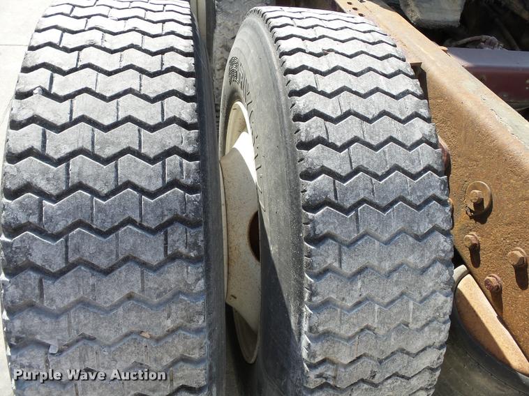 image for item K3449 1998 Peterbilt 377 semi truck