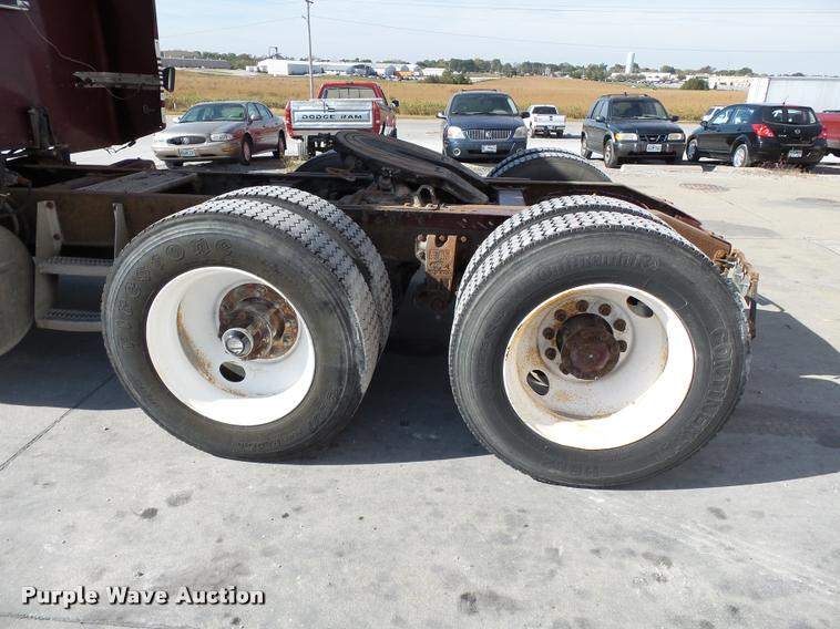 image for item K3449 1998 Peterbilt 377 semi truck