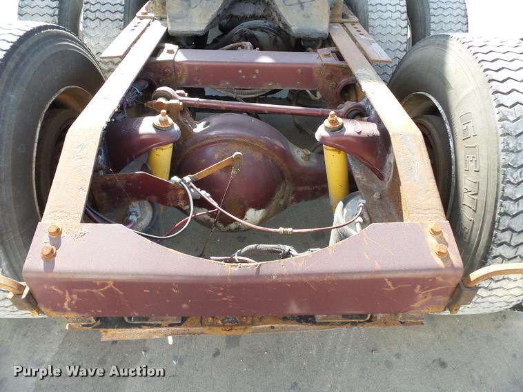 image for item K3449 1998 Peterbilt 377 semi truck