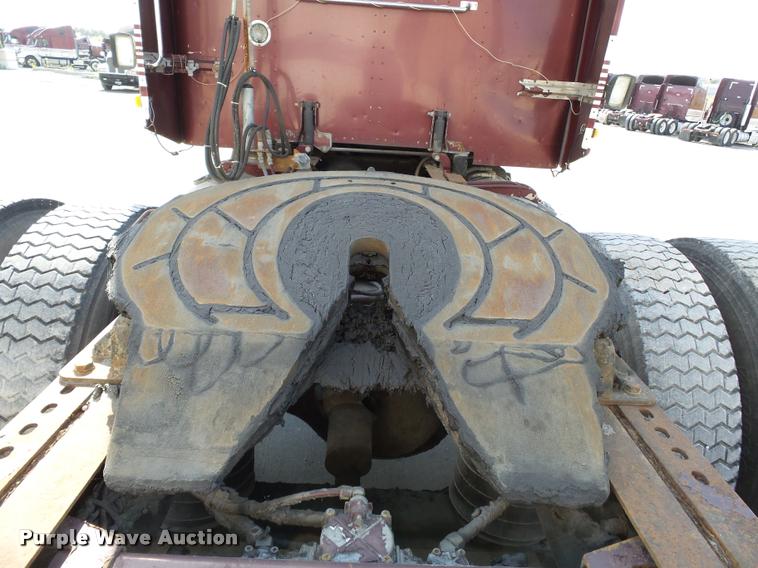 image for item K3449 1998 Peterbilt 377 semi truck