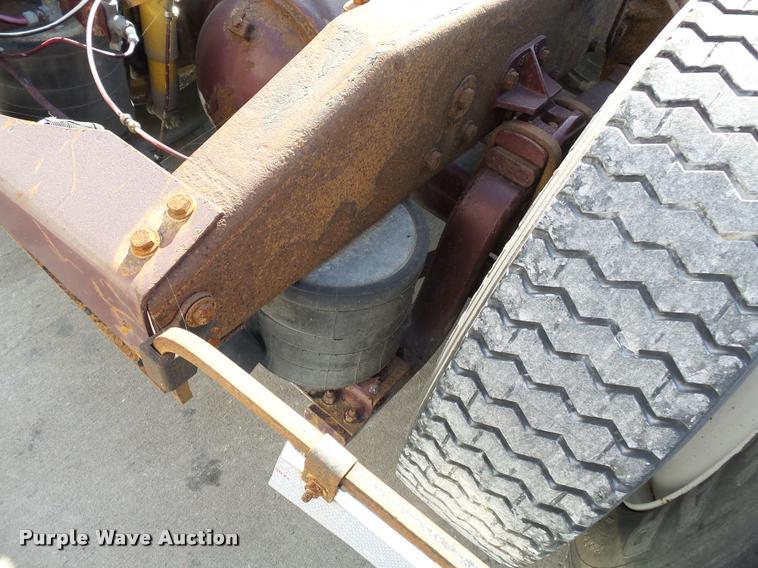 image for item K3449 1998 Peterbilt 377 semi truck