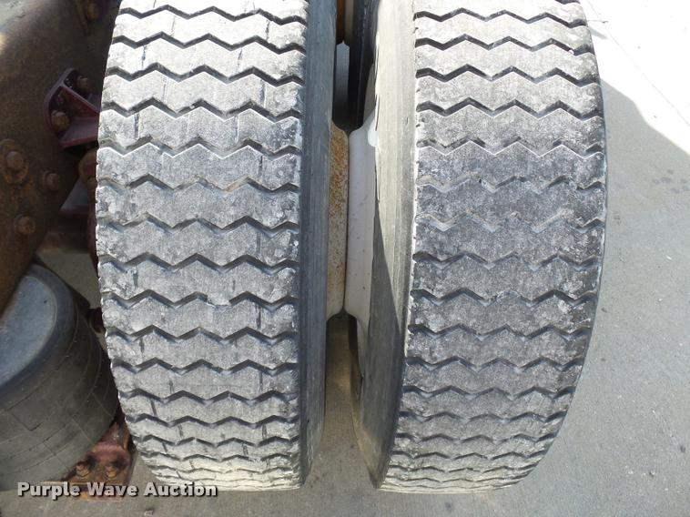 image for item K3449 1998 Peterbilt 377 semi truck