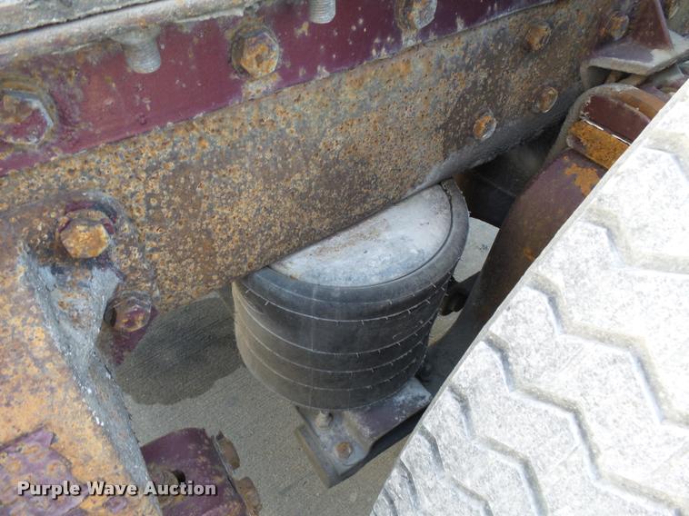 image for item K3449 1998 Peterbilt 377 semi truck