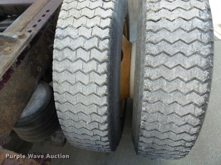 image for item K3449 1998 Peterbilt 377 semi truck