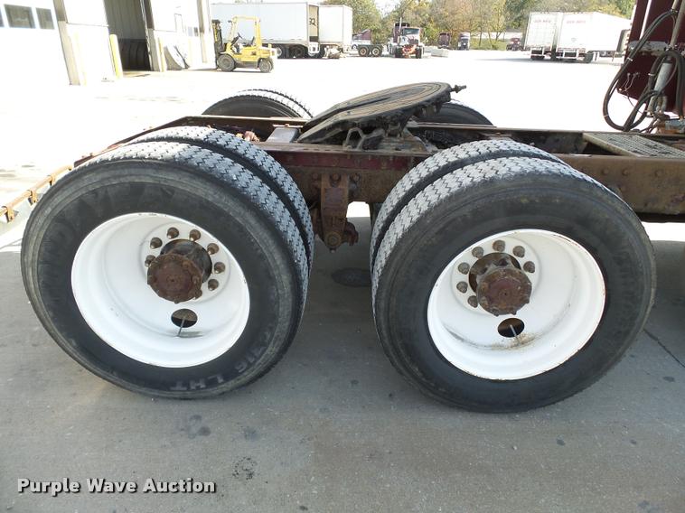 image for item K3449 1998 Peterbilt 377 semi truck