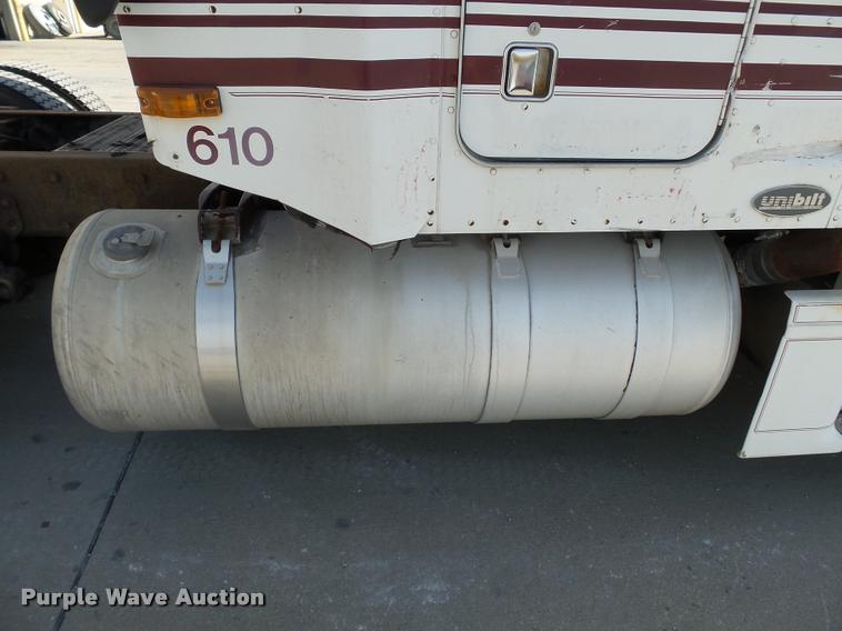 image for item K3449 1998 Peterbilt 377 semi truck