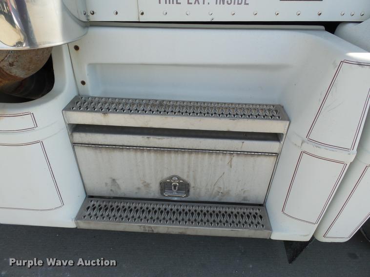 image for item K3449 1998 Peterbilt 377 semi truck