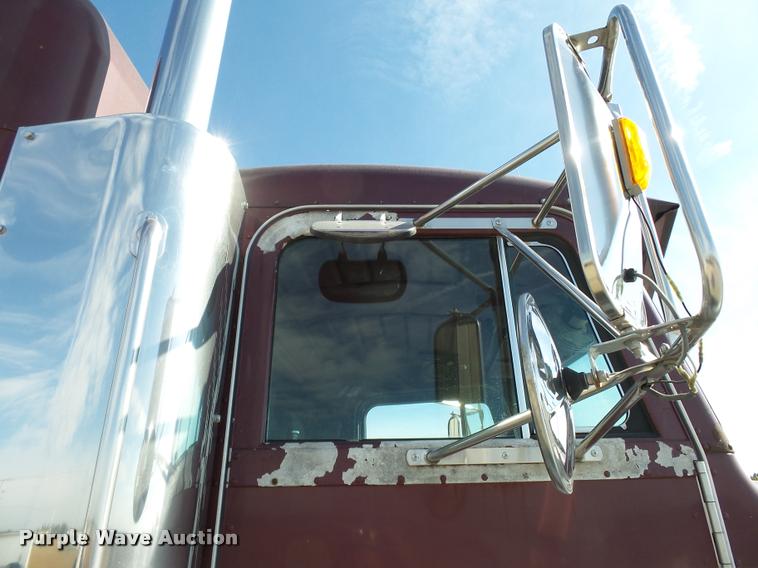 image for item K3449 1998 Peterbilt 377 semi truck