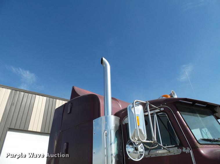 image for item K3449 1998 Peterbilt 377 semi truck