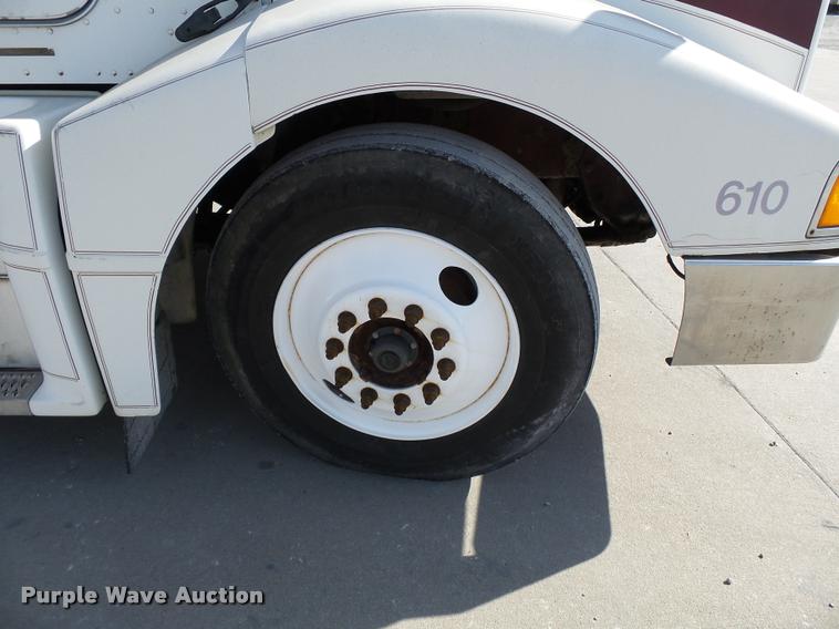 image for item K3449 1998 Peterbilt 377 semi truck