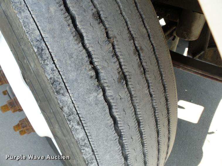 image for item K3449 1998 Peterbilt 377 semi truck