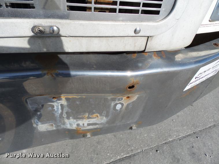 image for item K3449 1998 Peterbilt 377 semi truck