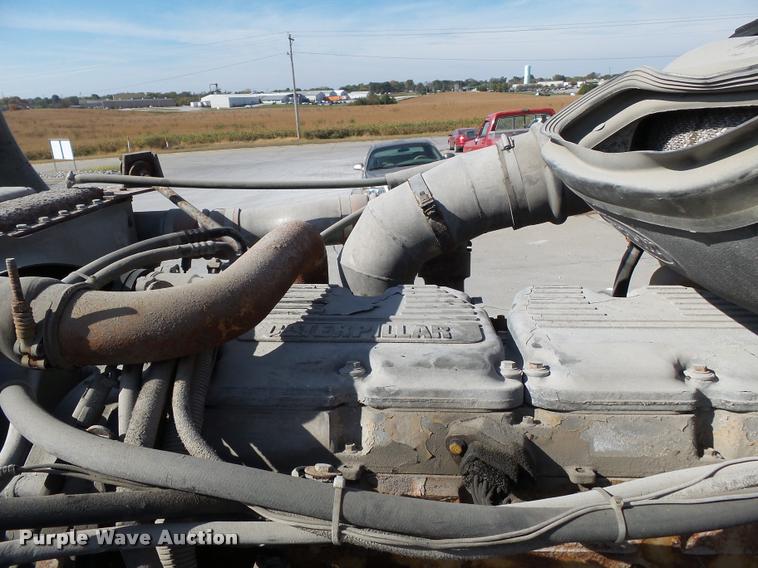 image for item K3449 1998 Peterbilt 377 semi truck