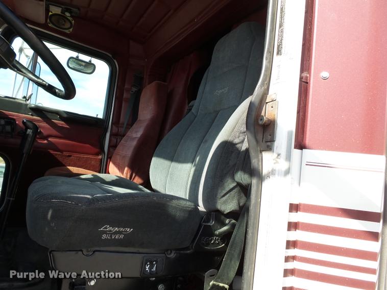 image for item K3449 1998 Peterbilt 377 semi truck