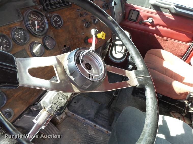 image for item K3449 1998 Peterbilt 377 semi truck