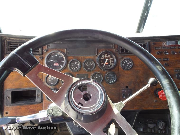 image for item K3449 1998 Peterbilt 377 semi truck