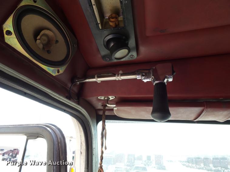 image for item K3449 1998 Peterbilt 377 semi truck