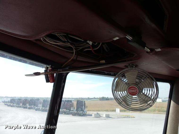 image for item K3449 1998 Peterbilt 377 semi truck