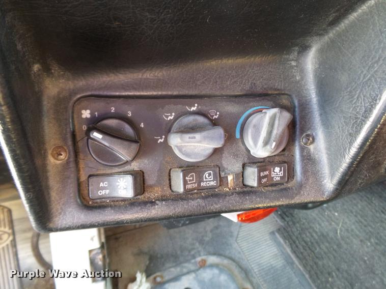 image for item K3449 1998 Peterbilt 377 semi truck