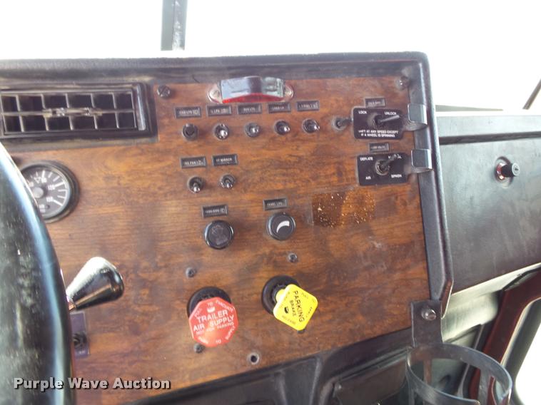 image for item K3449 1998 Peterbilt 377 semi truck