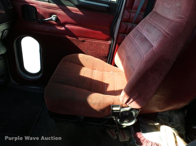 image for item K3449 1998 Peterbilt 377 semi truck