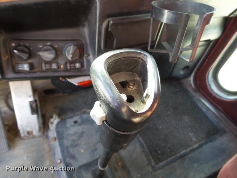 image for item K3449 1998 Peterbilt 377 semi truck