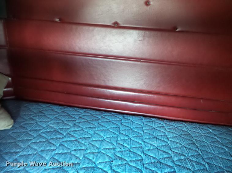 image for item K3449 1998 Peterbilt 377 semi truck